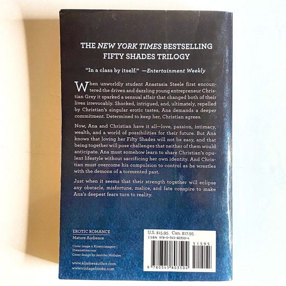 Fifty Shades Freed III by E L James 
#1 New York Times Bestseller - Picture 2 of 4